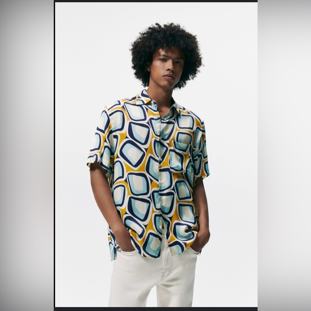 🕺2/$25🕺 EUC‼️ Denim and Flower Short-Sleeve Shirt
